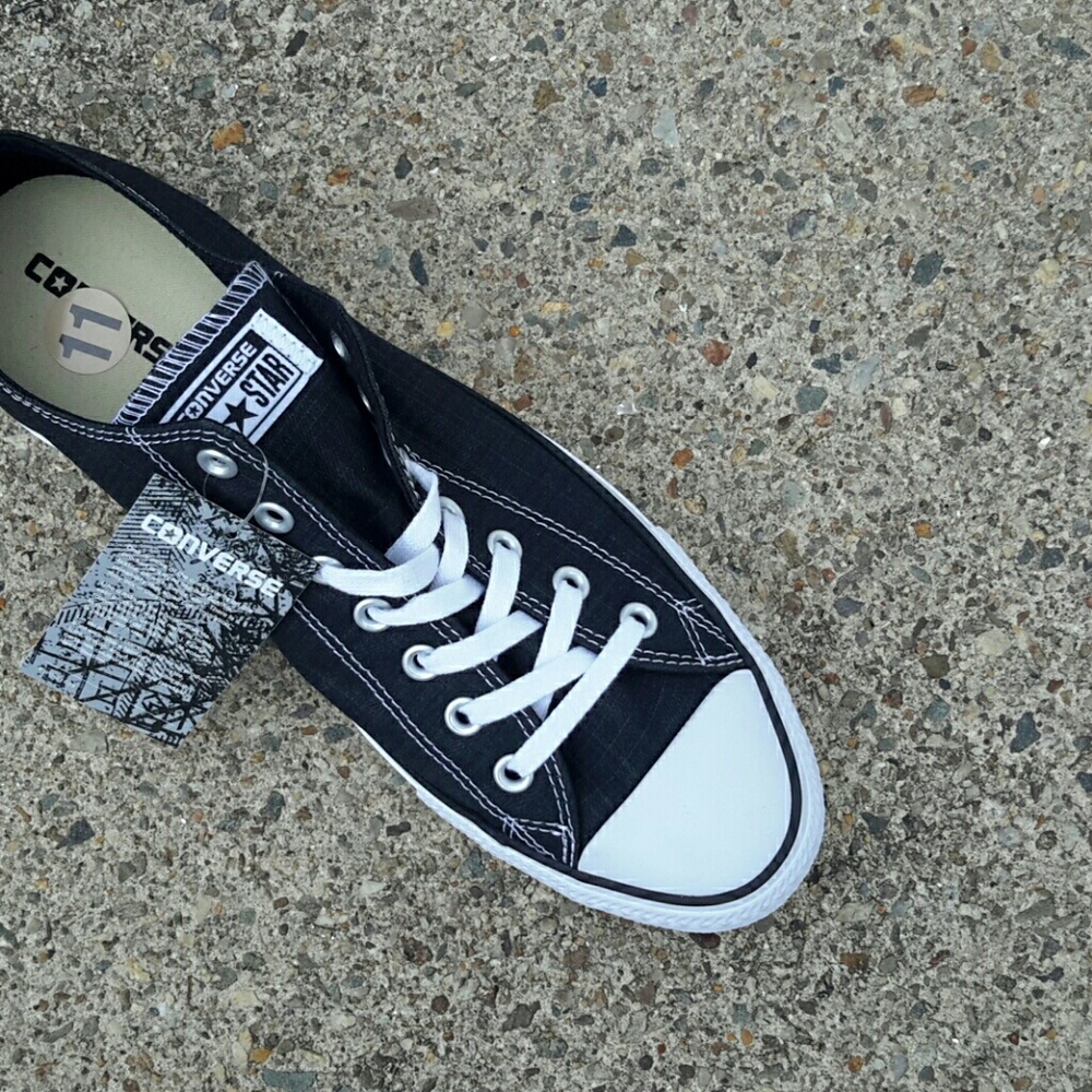 Men's size 11 converse black and white NWT - Picture 2 of 4